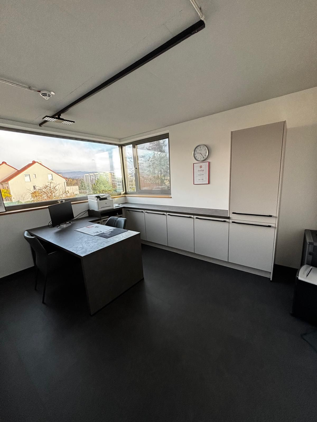 Nobilia Büro Musterabverkauf Betonfarbig 195x235x370cm