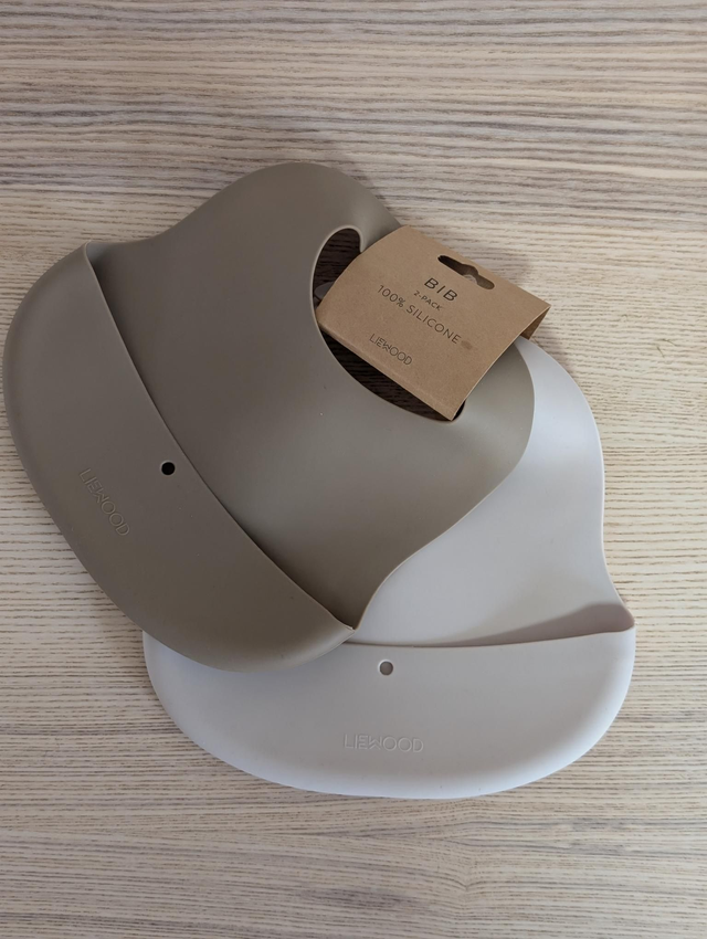 Lot x2 bavoirs silicone Liewood - Prix neuf : 26.90 euros