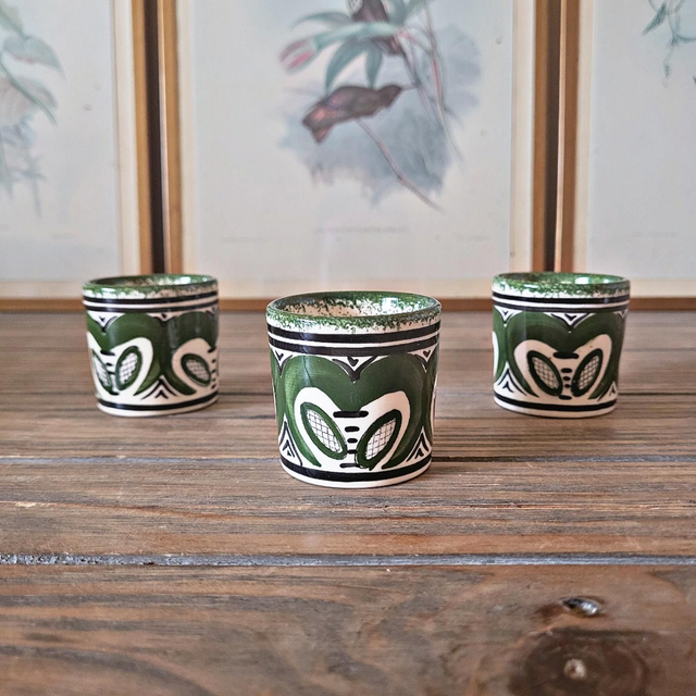 X Coquetiers artisanaux en céramique &quot;Le Pouliguen (3) de couleur verte.