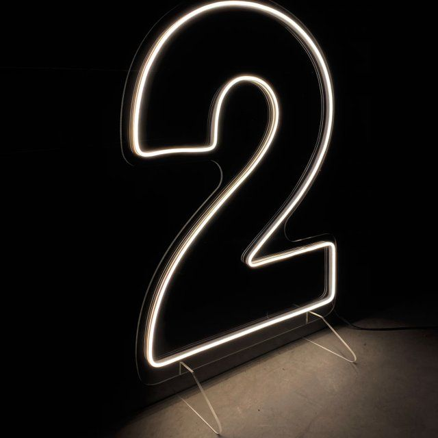 NÚMERO 2 LED (60 cm) - LOCAÇÃO 