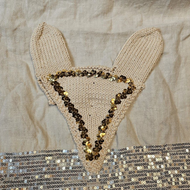 Korvahuppu (neulottu) - Knitted hobby horse ear bonnet