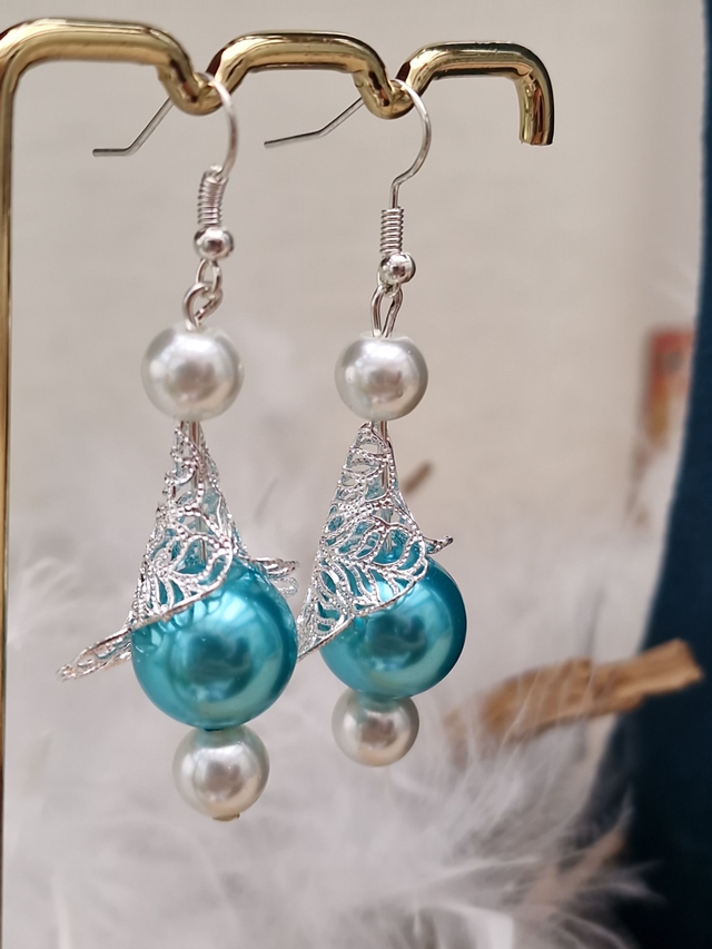Boucles D'oreilles Poupée Fleurs Argentées Perles Bleu Blanc