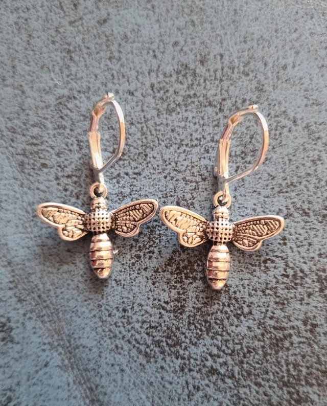 Silver Bee Earrings Medium