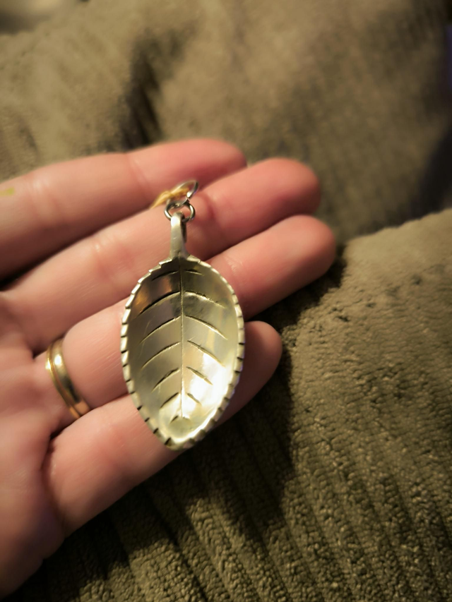 Pendentif feuille en argent massif 