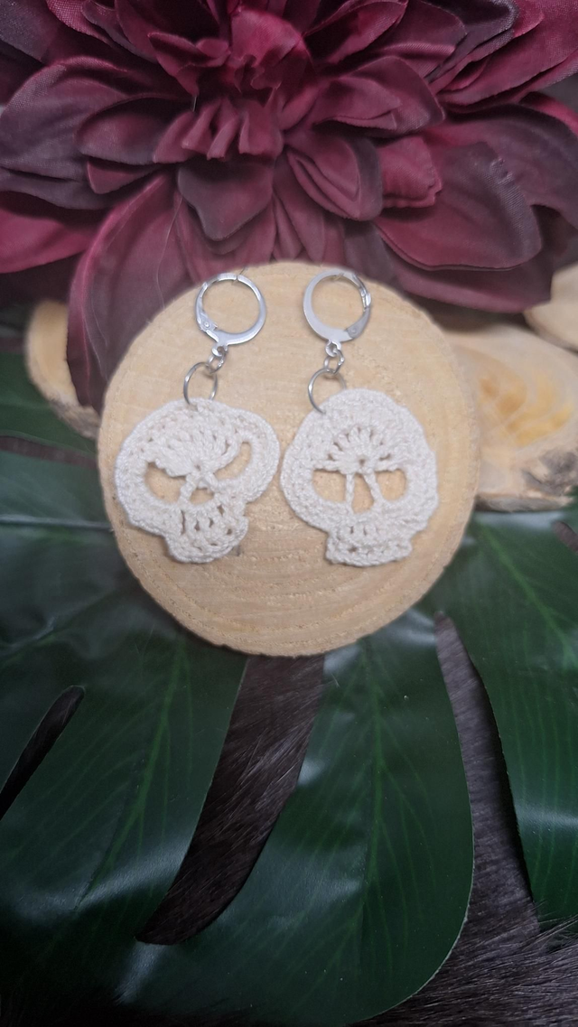 2006. Schedel oorbel