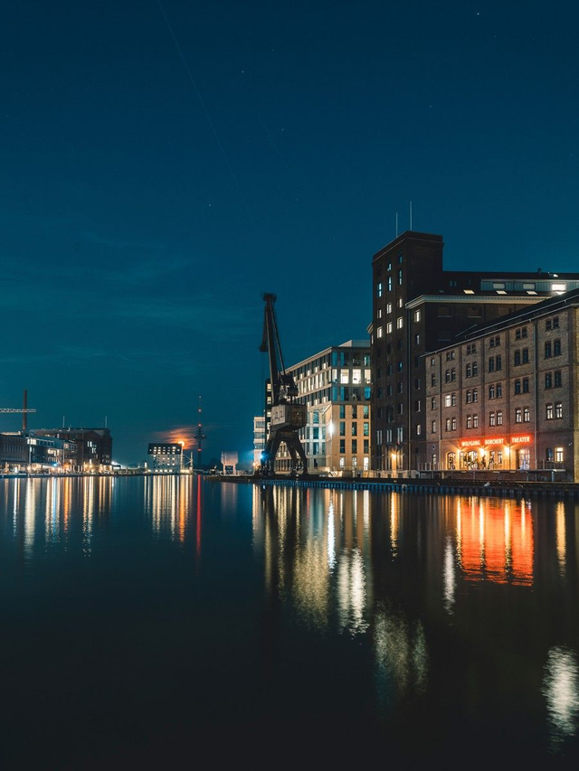 Hafen bei Nacht