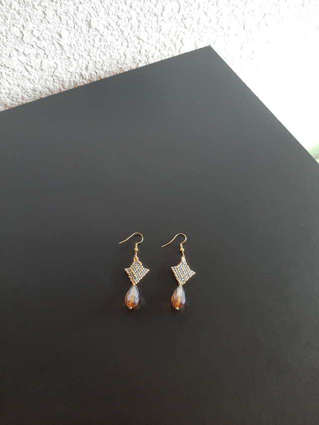 Boucle d&#039;oreilles acier inoxydable  en perle miyuki délicat et cristal doré 		 		