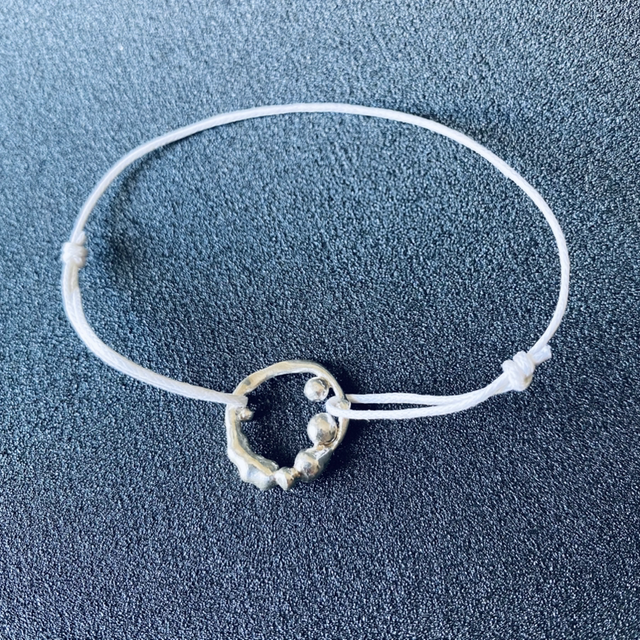 Bracelet Anémone gouttes sur cordon blanc