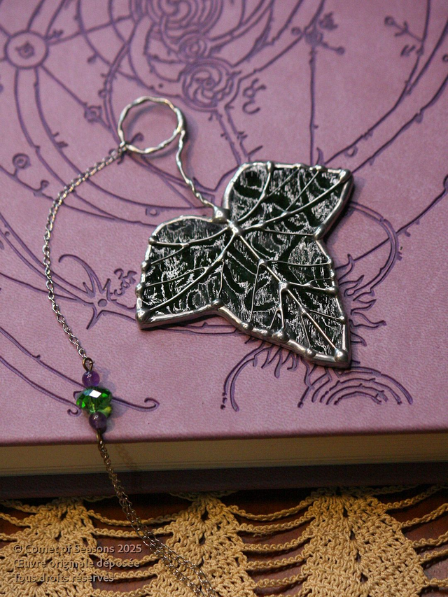 Petite feuille de lierre neuf