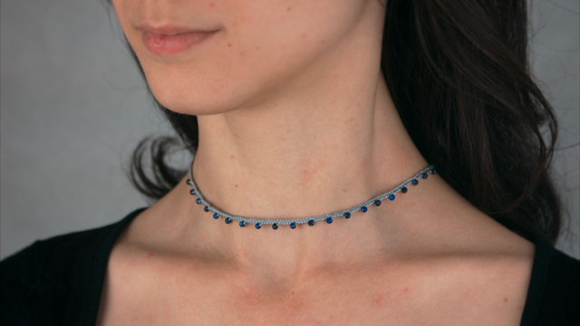 Collier ras de cou soie tressée et lapis lazulis facettés