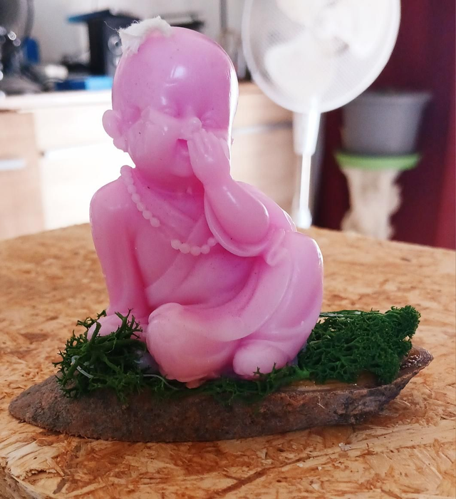 BeaCrea au plaisir d'offrir, les bougies fondantes, vous propose cette magnifique bougie parfumé  bouddha parfums 
Prix : 12€