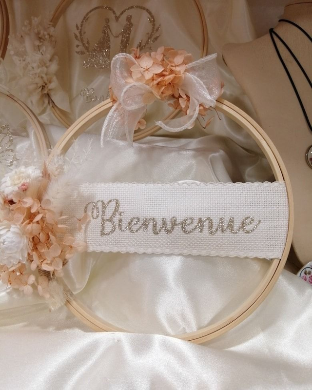 Couronne Bienvenue rose 20 cm