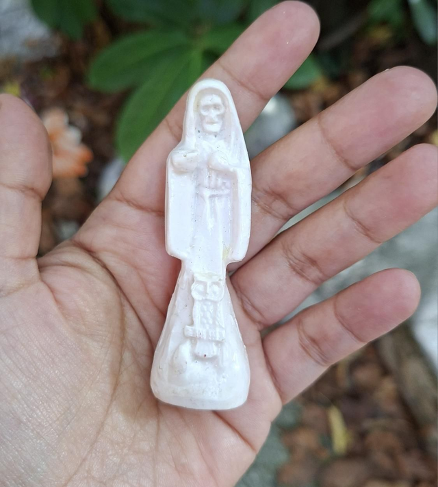 Statuette Santa Muerte blanche