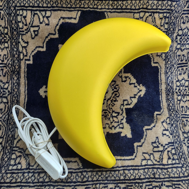 IKEA | 'Smila Mäne' Wandlamp Sfeerlamp Nachtlamp Geel Type V9902 (hoogte 30 | breedte 17 | diepte 8 cm) E14 lamp met wit Netsnoer/schakelaar