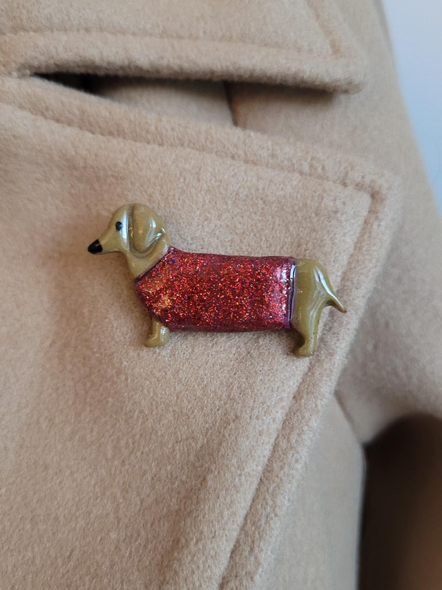 Brooch: Mini Dachshund with glitter coat brooch