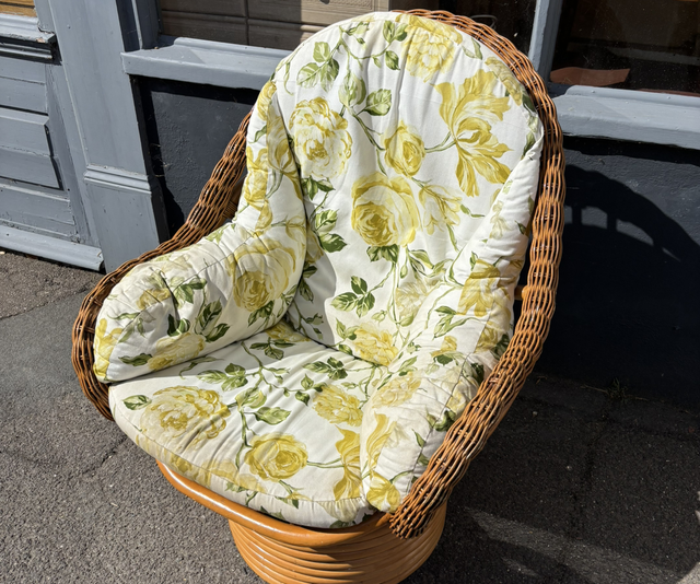 1970s Retro Wicker Swivel And Rocker Chair With Original Cushion