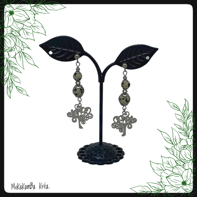 Boucles d’oreilles en acier inoxydable et perles en pierres naturelles. Arbre