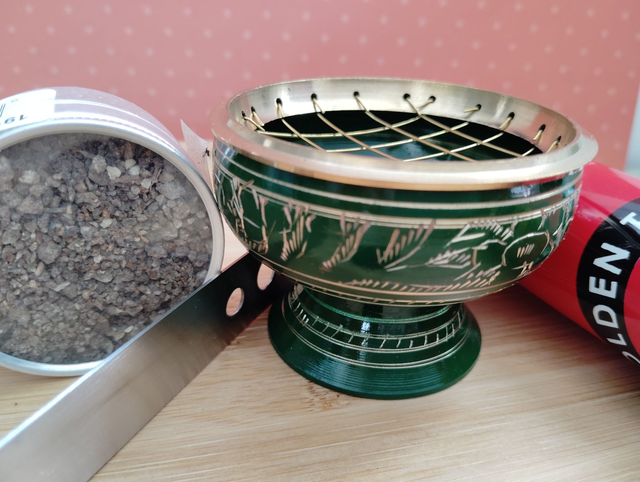 Brûle encens à charbon en laiton vert