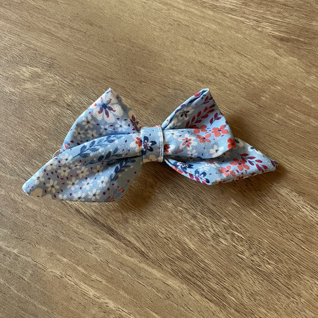 Barrette Apolline bleu à fleurs 