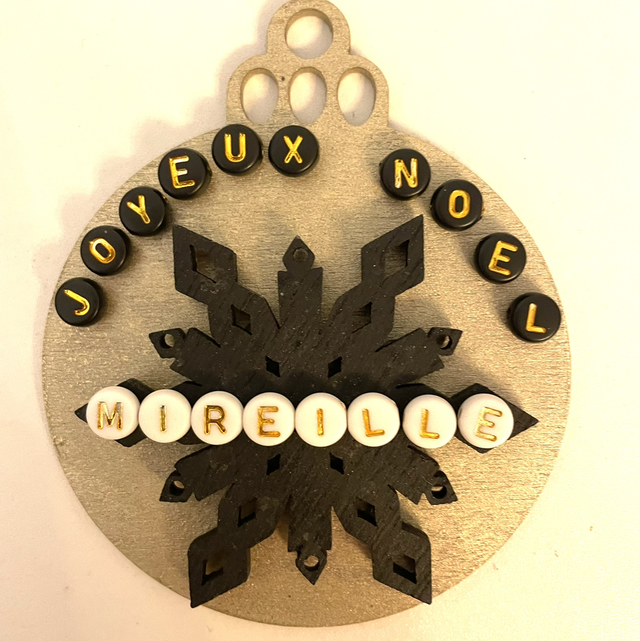 Boule “dorée” de Noël personnalisable 