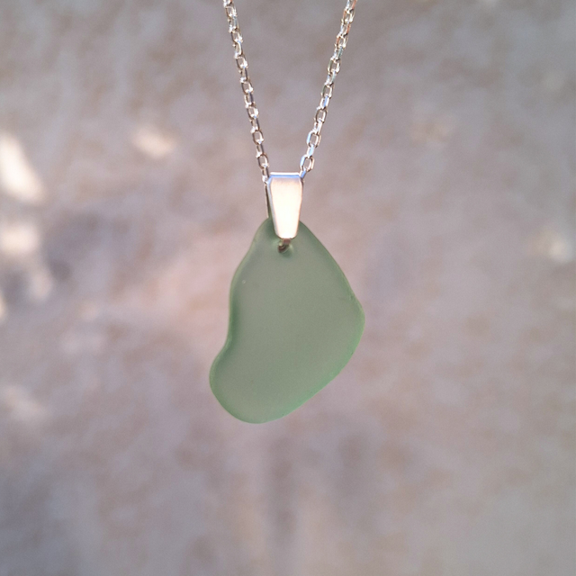 Île Turquoise poudré - collier en argent et verre marin