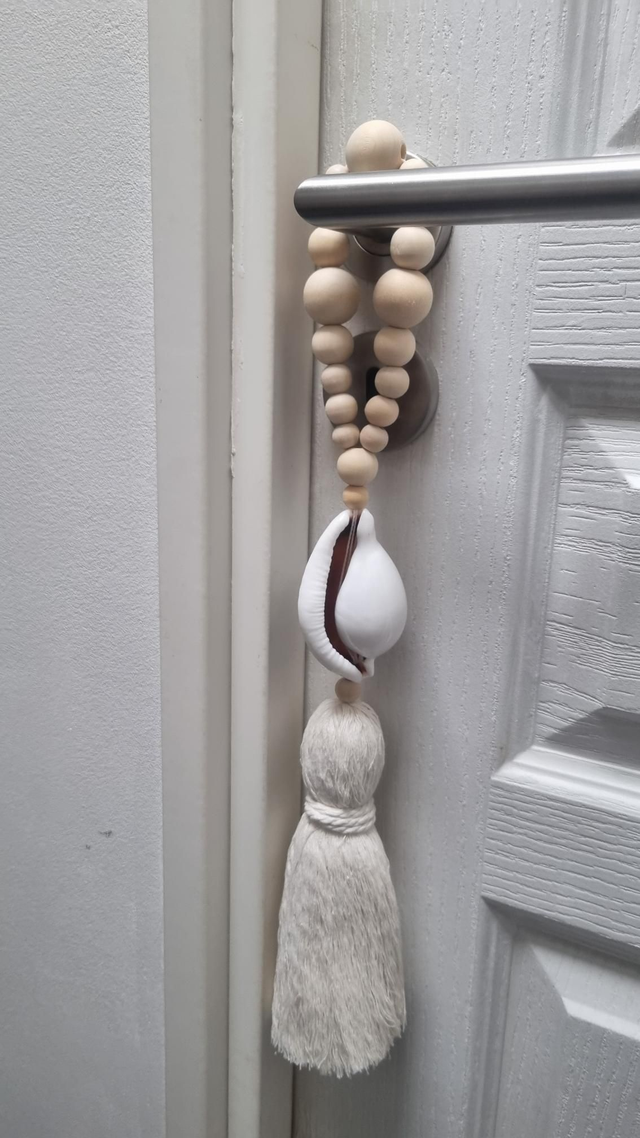 Embrasse coquillage ovula pompon beige