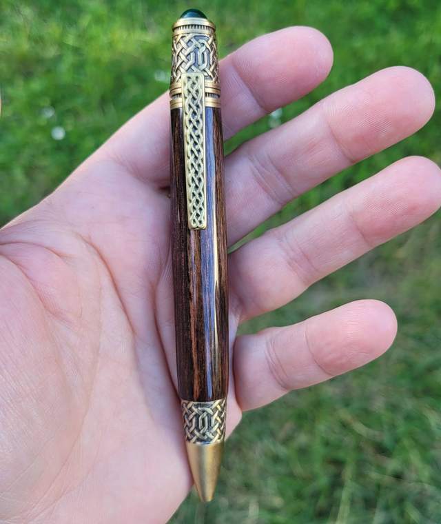 Stylo Morgane en ébène macassar