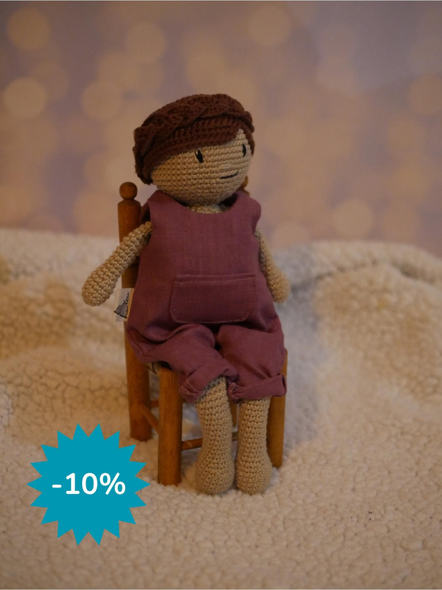 Poupée peau mate, tresse brune