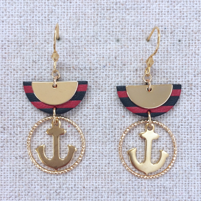 Boucles d’oreilles « Coda » dorées, cuir façon marinière bleu et rouge 