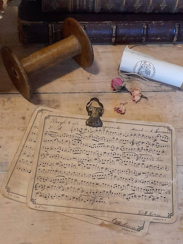 2 partitions anciennes de musique de pupitre sur carton fort