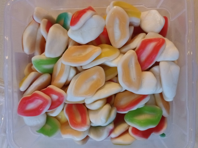 LEVRES SUCRÉE  ( VENDU PAR 100 GRAMMES )