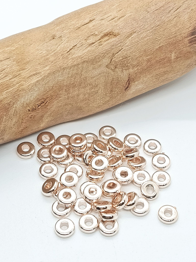 Lot de 50 perles donuts en acrylique doré clair 6mm