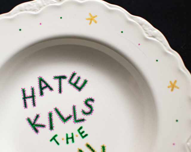 Buntowniczy talerz "Hate kills the soul"