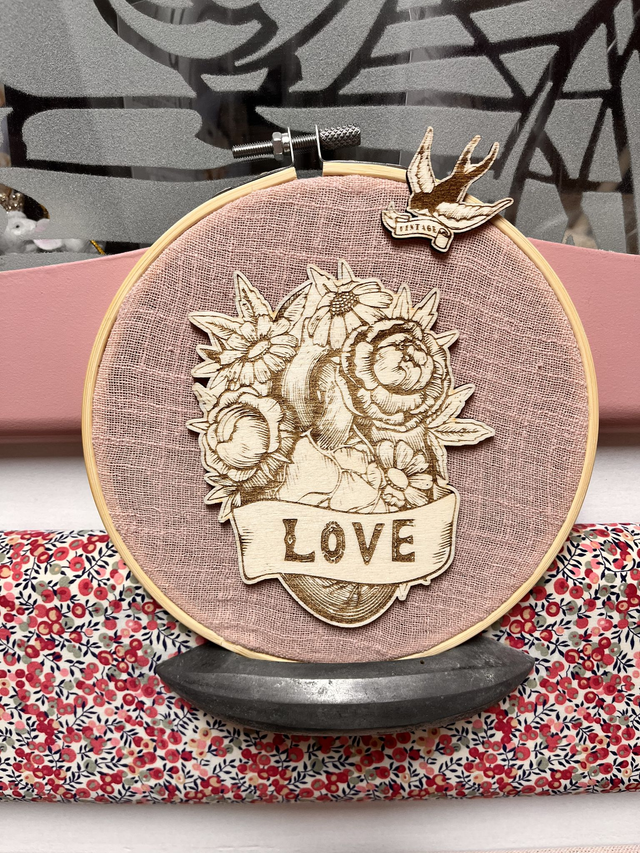 tambour à broder rose