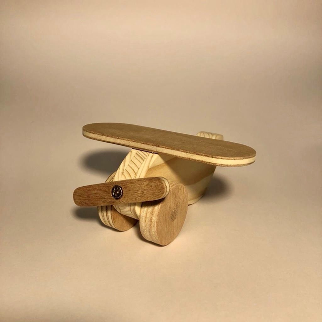 Avion en bois 