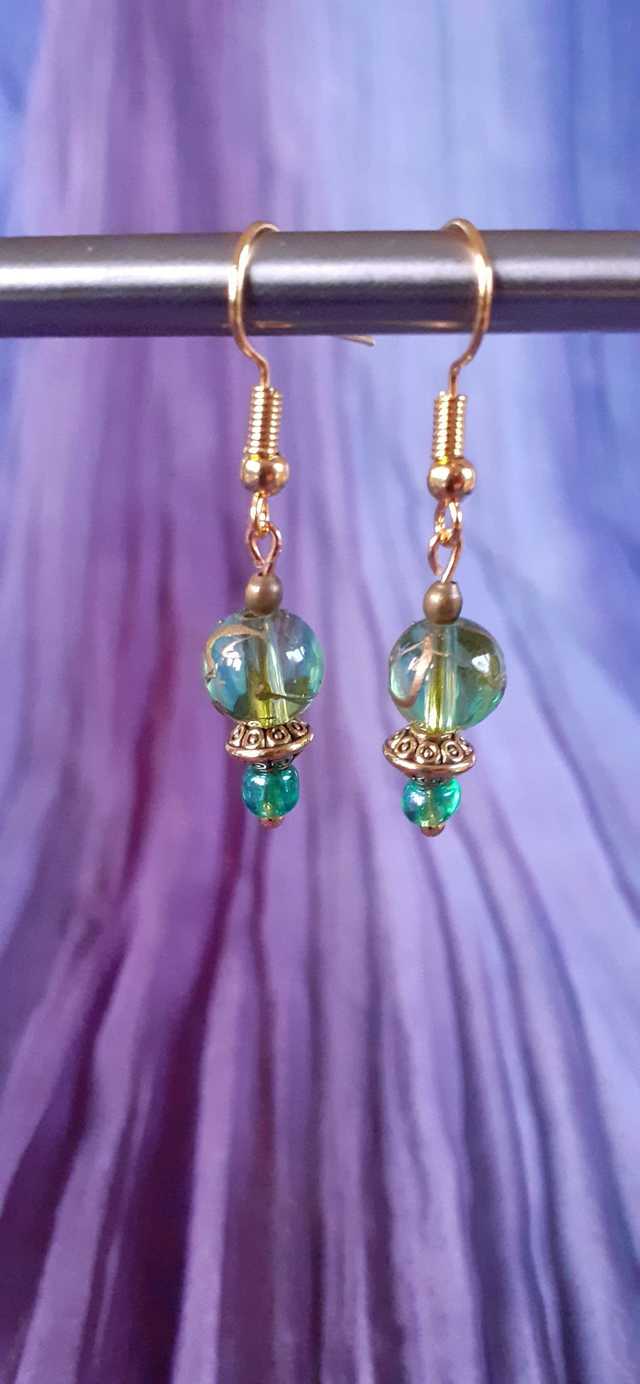 Kis petites boucles d'oreilles perle de verre Bleu turquoise