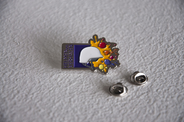 Helmen Vol Verhalen Pin