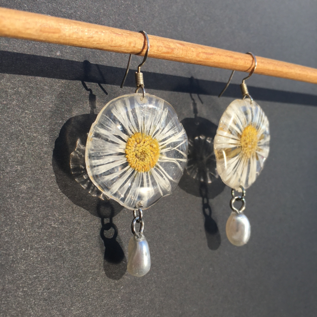 Daisy & Pearls Earrings 