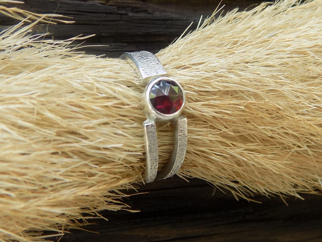 Bague en Argent et grenat Almandin Naturel 