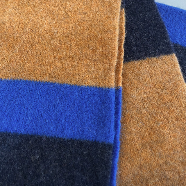 Wind knitted scarf gazelle indigo kobalt