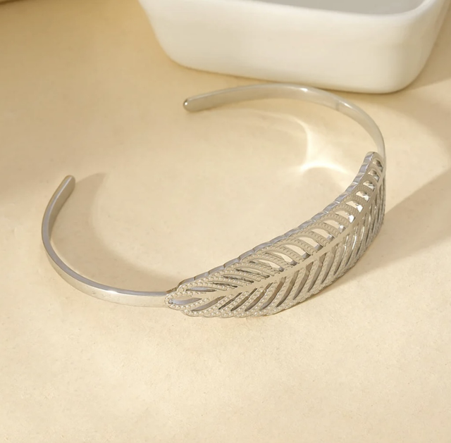 Bracelet jonc feuille raffiné