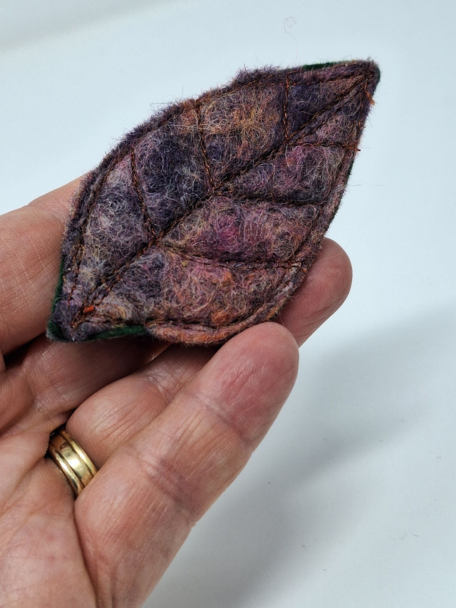 Variegated leaf brooch in shades of purple and orange