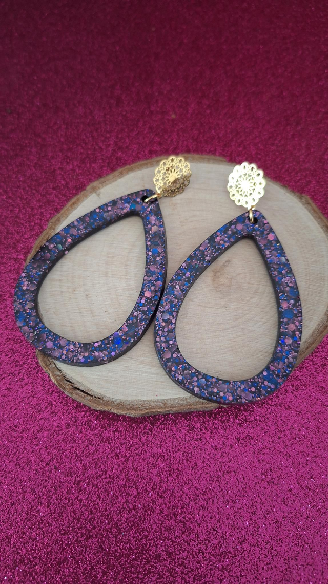 Boucles d&#039;oreilles maxi gouttes noires paillettes bleues et roses