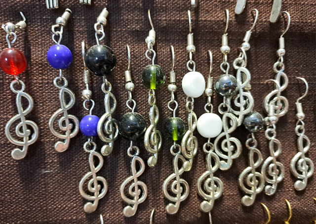 Nuottiavain korvakorut