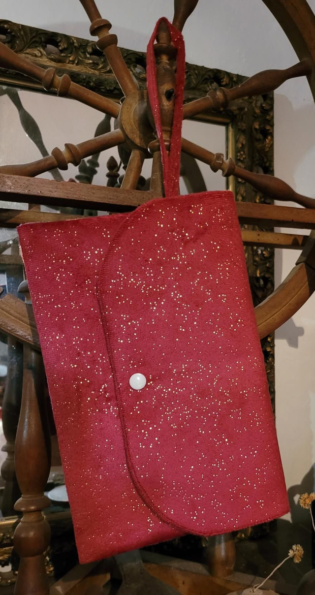Pochette de fête rouge à paillettes dorées 