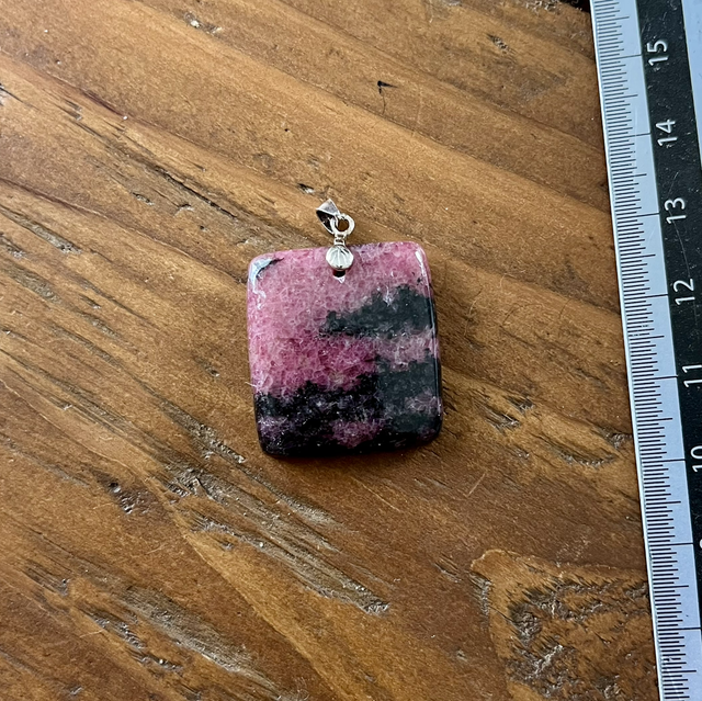 Pendentif en Rhodonite et bélière argent 
