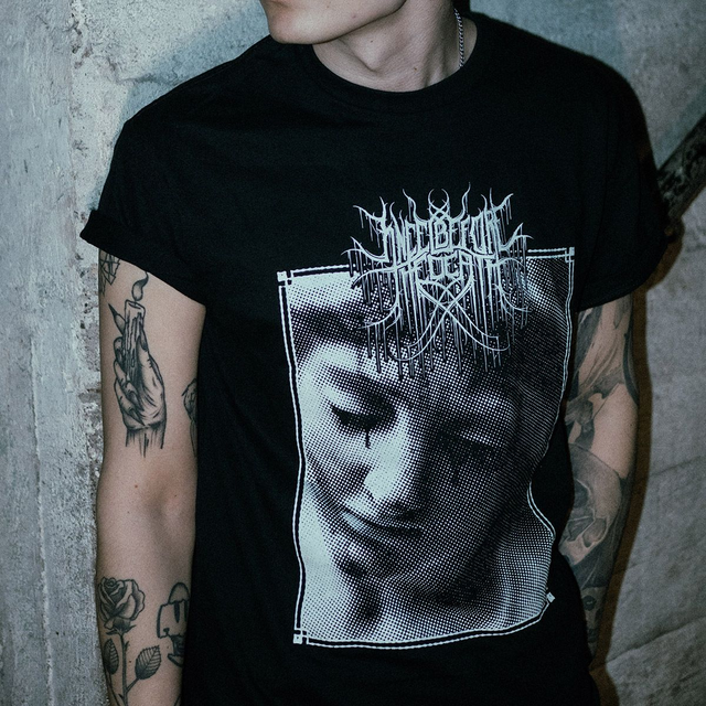 T-Shirt: Statue