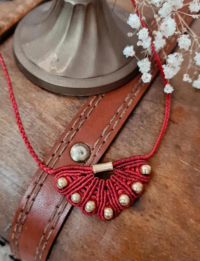 Collier Mokïa en macramé avec perle en laiton