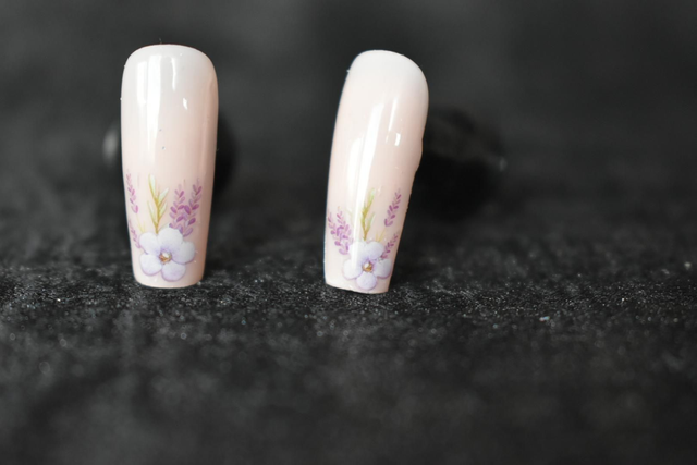 Press-on pastel rose à fleurs taille 7