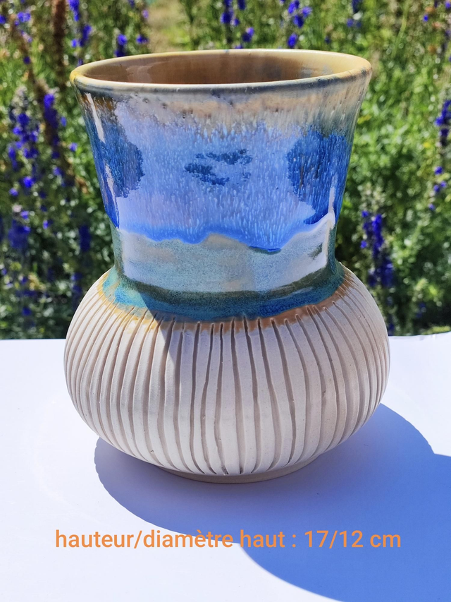 Grand vase en grès blanc multicolore